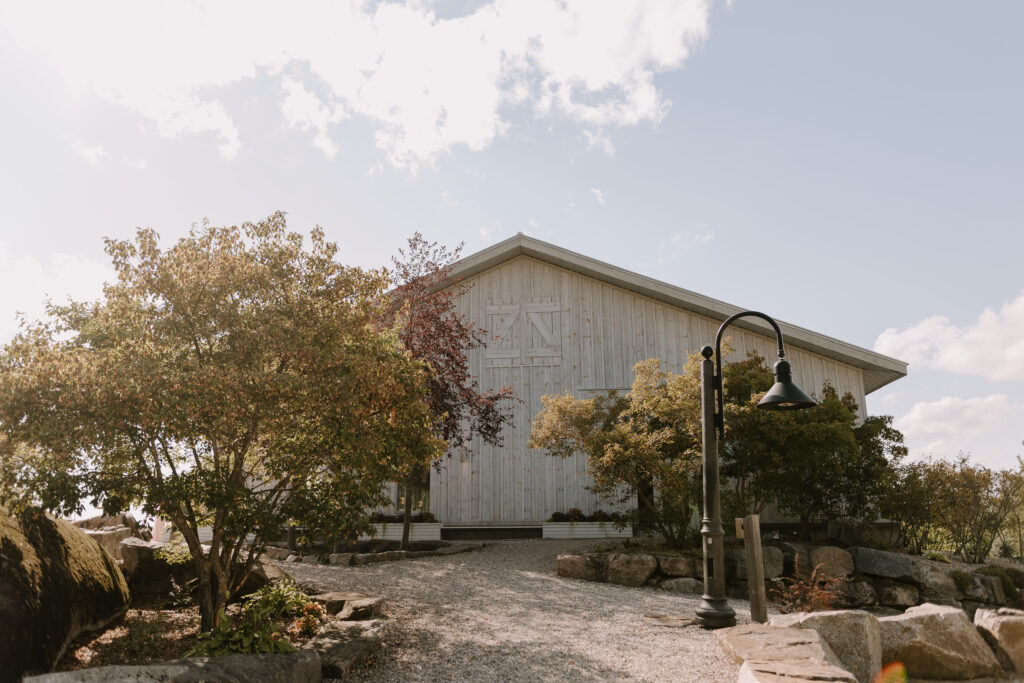 An image showcasing the stunning Le Belvédère wedding venue in Wakefield, Quebec, featuring panoramic views of the Gatineau Hills. Perfect for couples seeking a romantic and elegant wedding location. Captured by Alexis Lavoie Photography, this photo highlights why Le Belvédère is a top choice for unforgettable celebrations.